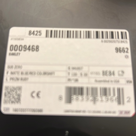 OAKLEY - Picture 5 of 5